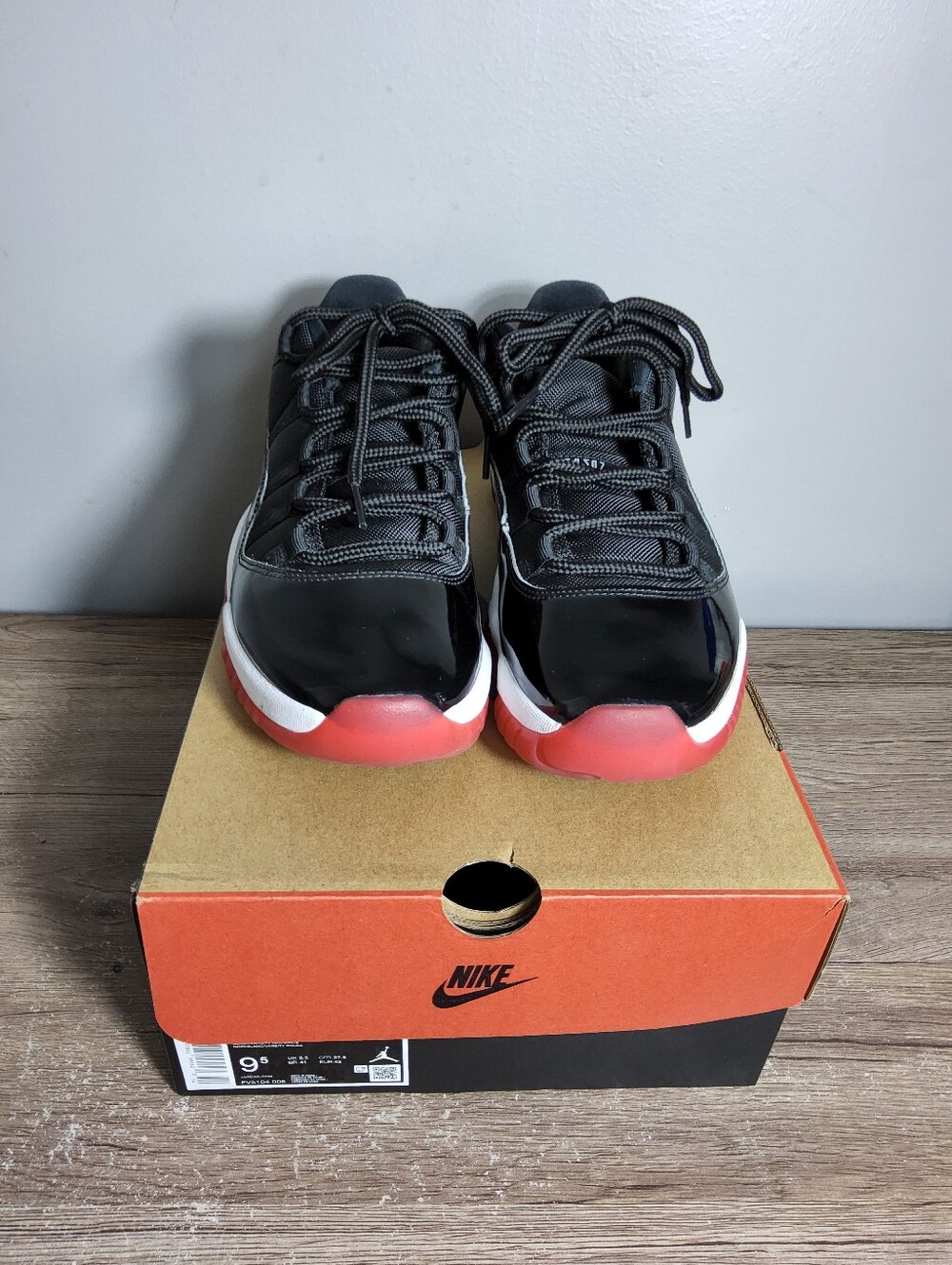 Jordan Retro Low Bred FV5104-006 SZ 9.5